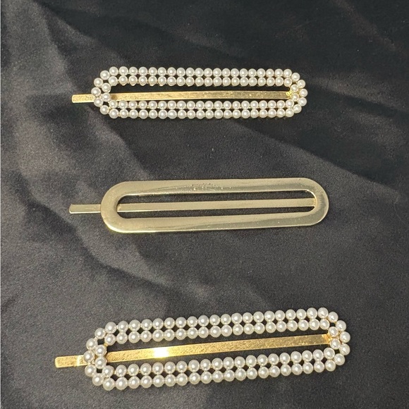 🤑 FREE with Bundle🤑 Zara Gold and Pearl Hair Clip Trio - Picture 2 of 4